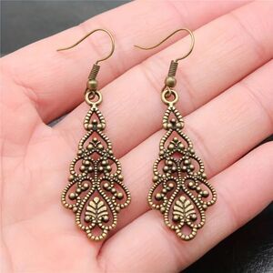 ⭐ Antique Style Teardrop Goldtone Leaf Dangle Drop Retro Ethnic Earrings